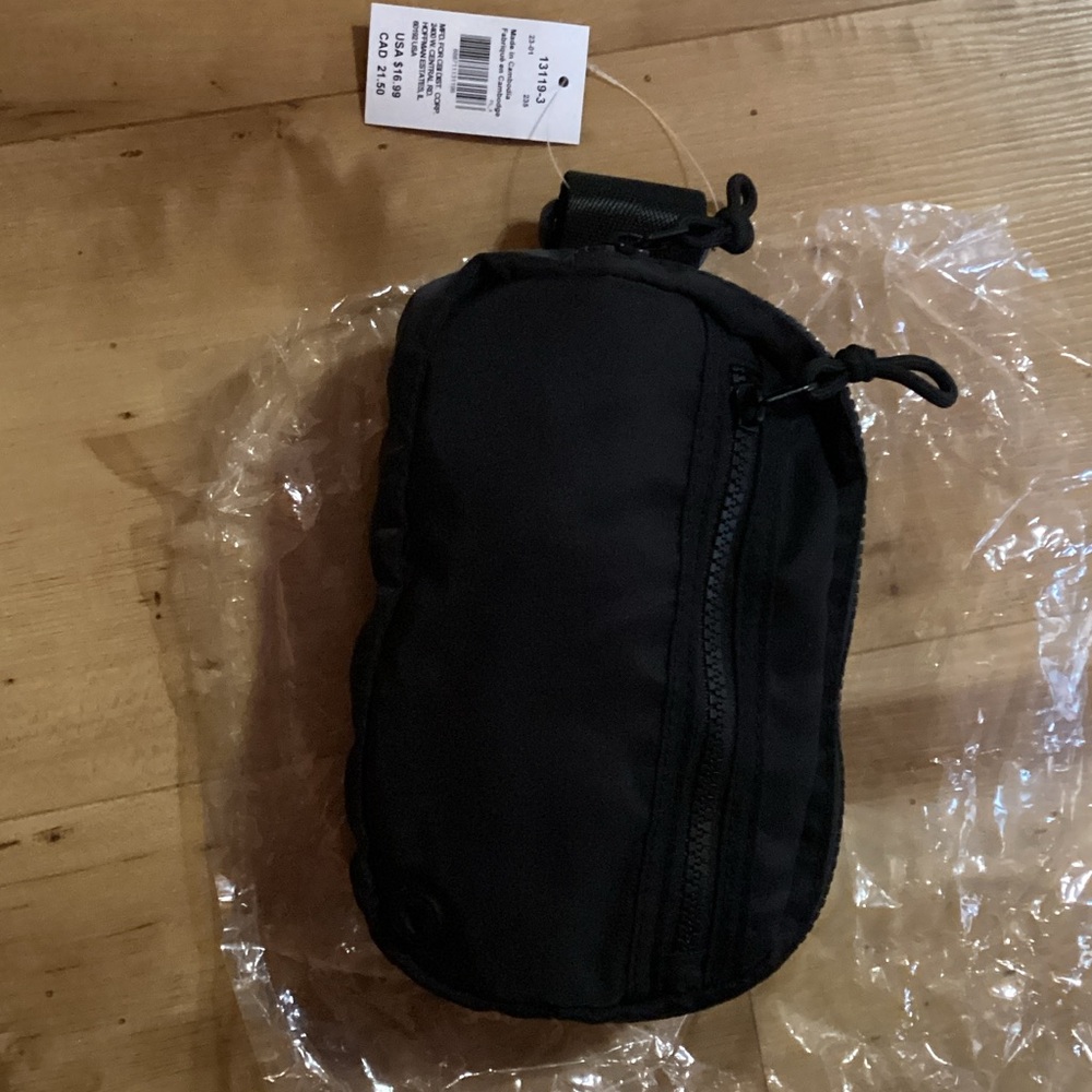 Claire's Black Zippered Pouch waist bag new with tag one size